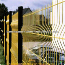 Yellow vinyl coated Peach-type column Fence